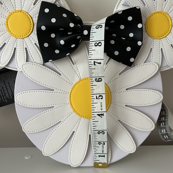 NWT Minnie Mouse Daisy Floral Crossbody Bag Purse Loungefly Disney - Picture 3 of 12